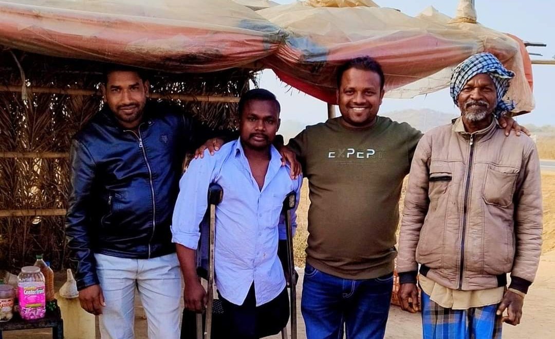 AnchalKishore's tweet photo. आज ग्राम पंचायत #आनी के विभिन्न वार्डों में भाजपा समर्थित प्रत्याशी श्रीमती वंदना विजय राजवाड़े जी के पक्ष में मतदान करने का आग्रह किया।
      इस दौरान ग्रामीणजनों से फावड़ा बेलचा छाप में 9 जनवरी को मतदान करने का अपील किया। @bhaiyalalrajwa1 @kbjaiswalbjp https://t.co/pXOD9QqJ31