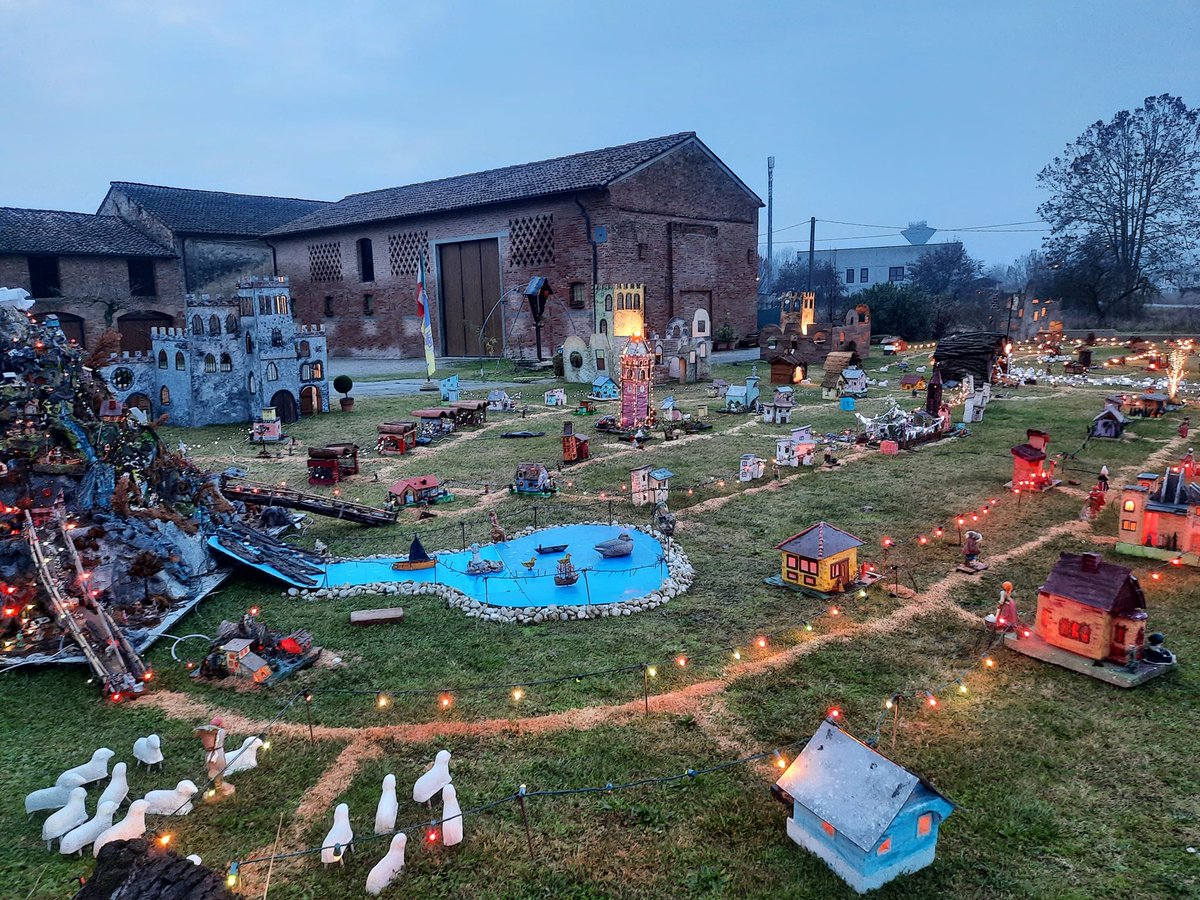 terre_di_po's tweet photo. Sono tantissimi i #presepi allestiti nel nostro #territorio, ma questo merita di essere visto e scoperto!
Si tratta del presepe dei fratelli Benatti, allestito all'esterno di una corte nel comune di #Luzzara!
L'avete già visto?
Avete altri presepi da suggerirci?
@turismo_RE https://t.co/cYcKc5h61p