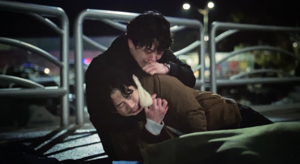 5HINeeRise's tweet photo. It was their first time to stop bickering and saying "he is my partner" and it was also their first physical touch to seek comfort. #BeyondEvilEP10 was surreal.
#BeyondEvil #LeeDongSik #HanJooWon https://t.co/KpU8hKGddJ