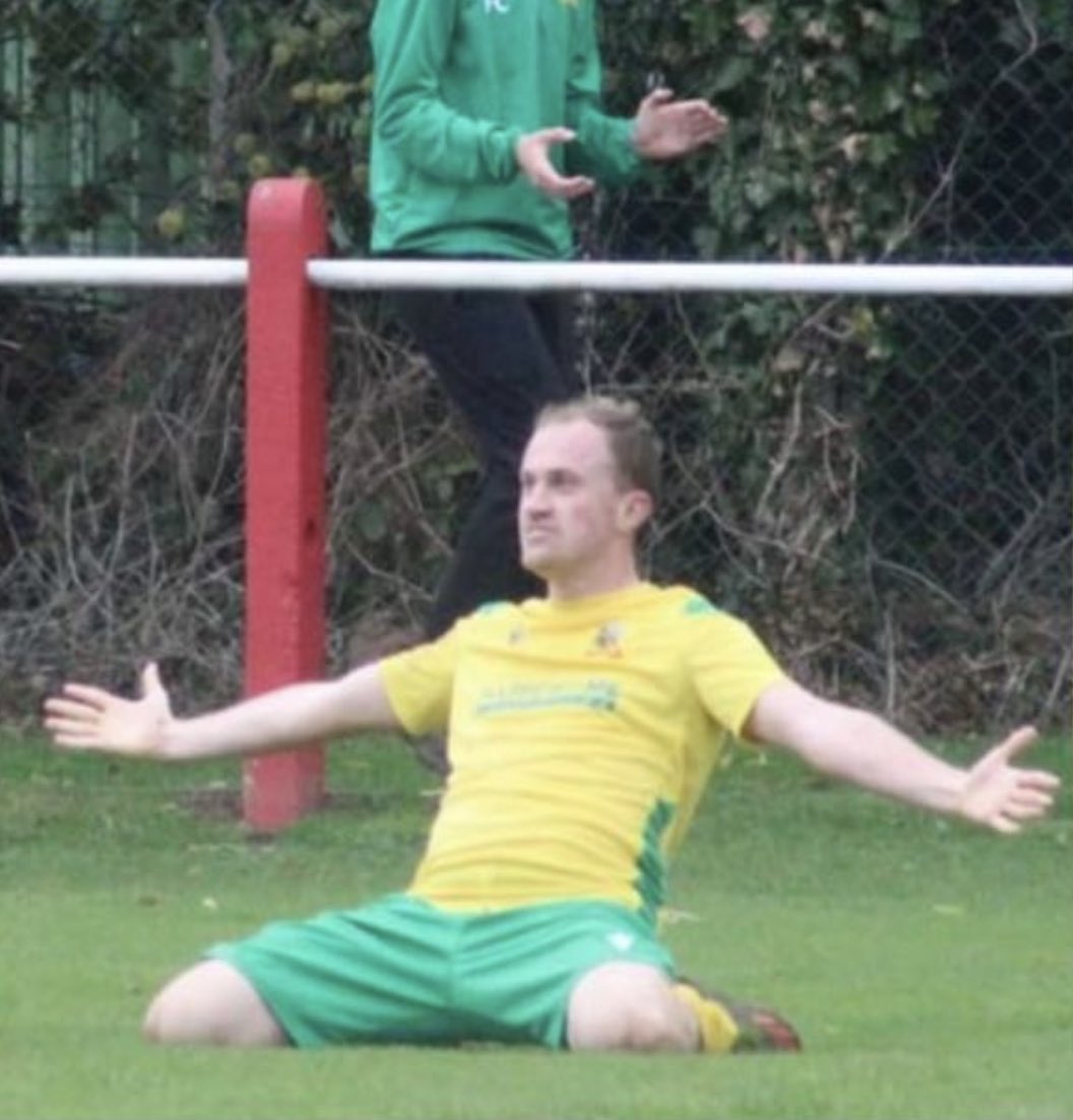 FcYnysygerwn's tweet photo. First of two players departing the club.

@newell_93 joins @7SistersOnllwyn.

James been a fantastic servant to the club since signing in 2016. The clubs top Welsh League scorer for us.

Absolute legend who will be missed

We wish him all the best at his new club.

The👨‍🦰🔨

💛💚 https://t.co/1RKyEMSsl0