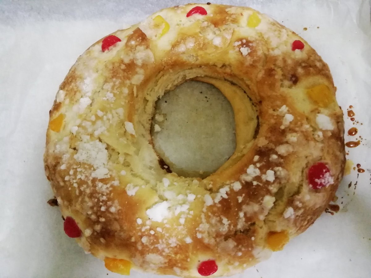 QueMeDejesYa's tweet photo. Mi segundo roscón Chispas. Le dais el visto bueno? #maburro #masterchof #ReyesMagos https://t.co/7sgnij3Jns
