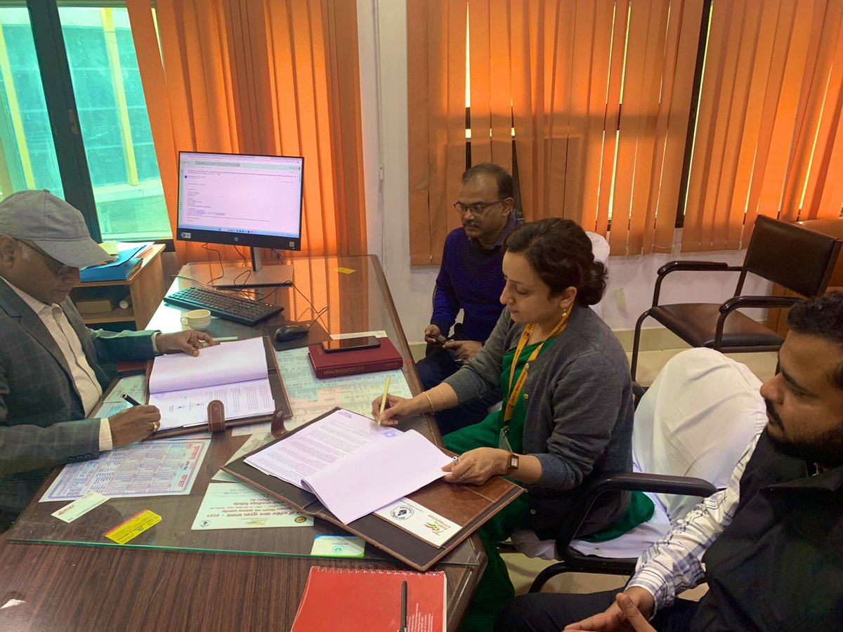 CCLRanchi's tweet photo. CCL signed an MOU of Rs 74.36 lakh with Child In Need Institute (CINI), Jharkhand to provide nutrition basket for 6 months and look after the well-being of 1400 patients suffering from Tuberculosis (TB) in Latehar and Chatra District, Jharkhand.
#CclCsrInitiative https://t.co/LACYNDwXeY