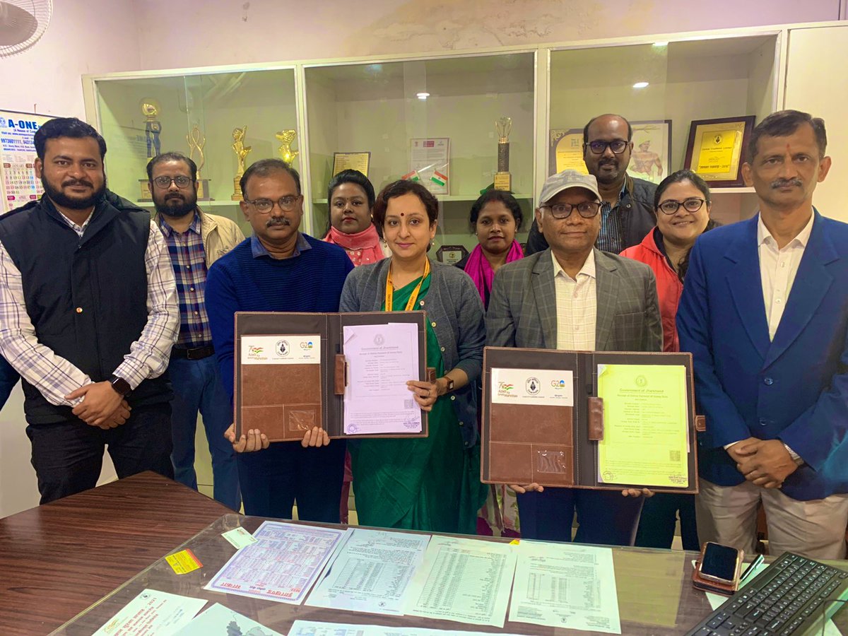 CCLRanchi's tweet photo. CCL signed an MOU of Rs 74.36 lakh with Child In Need Institute (CINI), Jharkhand to provide nutrition basket for 6 months and look after the well-being of 1400 patients suffering from Tuberculosis (TB) in Latehar and Chatra District, Jharkhand.
#CclCsrInitiative https://t.co/LACYNDwXeY