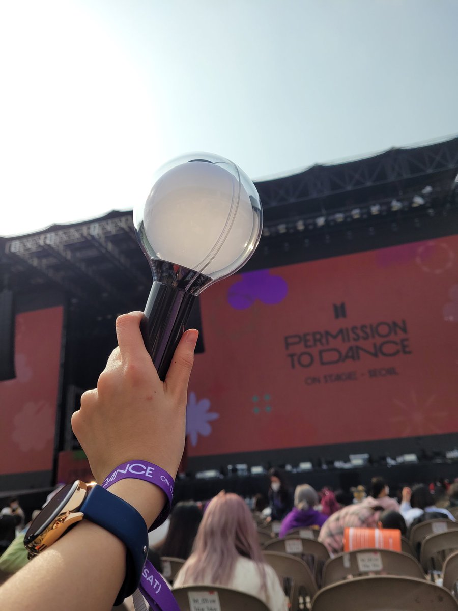 999circle's tweet image. 20220312-20220313 PTD on seoul.
작년 또하나의 추억인 ptd ㅠㅠㅠ
코로나 팬데믹 이후 첫 콘! 함성없는 아쉬운 콘!
호비 드디어 영접한 날. 
으뜸이 인스스에 나 나오면 얼마나 기분 좋게요 ㅠㅠ💕
#2022호비사랑_연말정산
#jhopeCheeringCollection