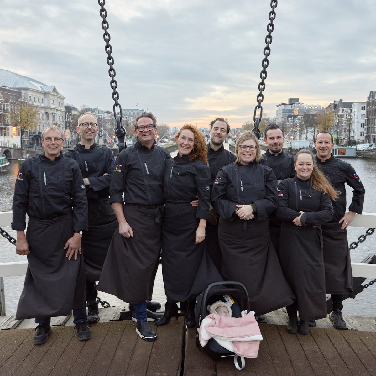 arno_veenhof's tweet photo. Een smaakvol en goed 2023!
Lieve groet, team Slagerij De Leeuw 🥩
#happy2023 #culinaireinspiratie #teamwork #slagerijdeleeuw #slagerij #traiteuramsterdam #delicatessen #utrechtsestraatamsterdam https://t.co/qbSgCpHLsW
