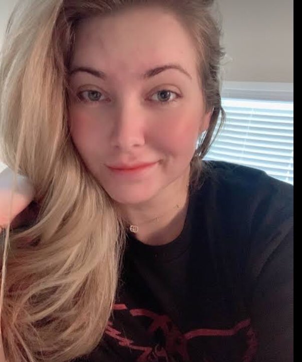 AmandaRoselin17's tweet photo. New year I’m single again 😳😱 https://t.co/tVpv0sfAh4
