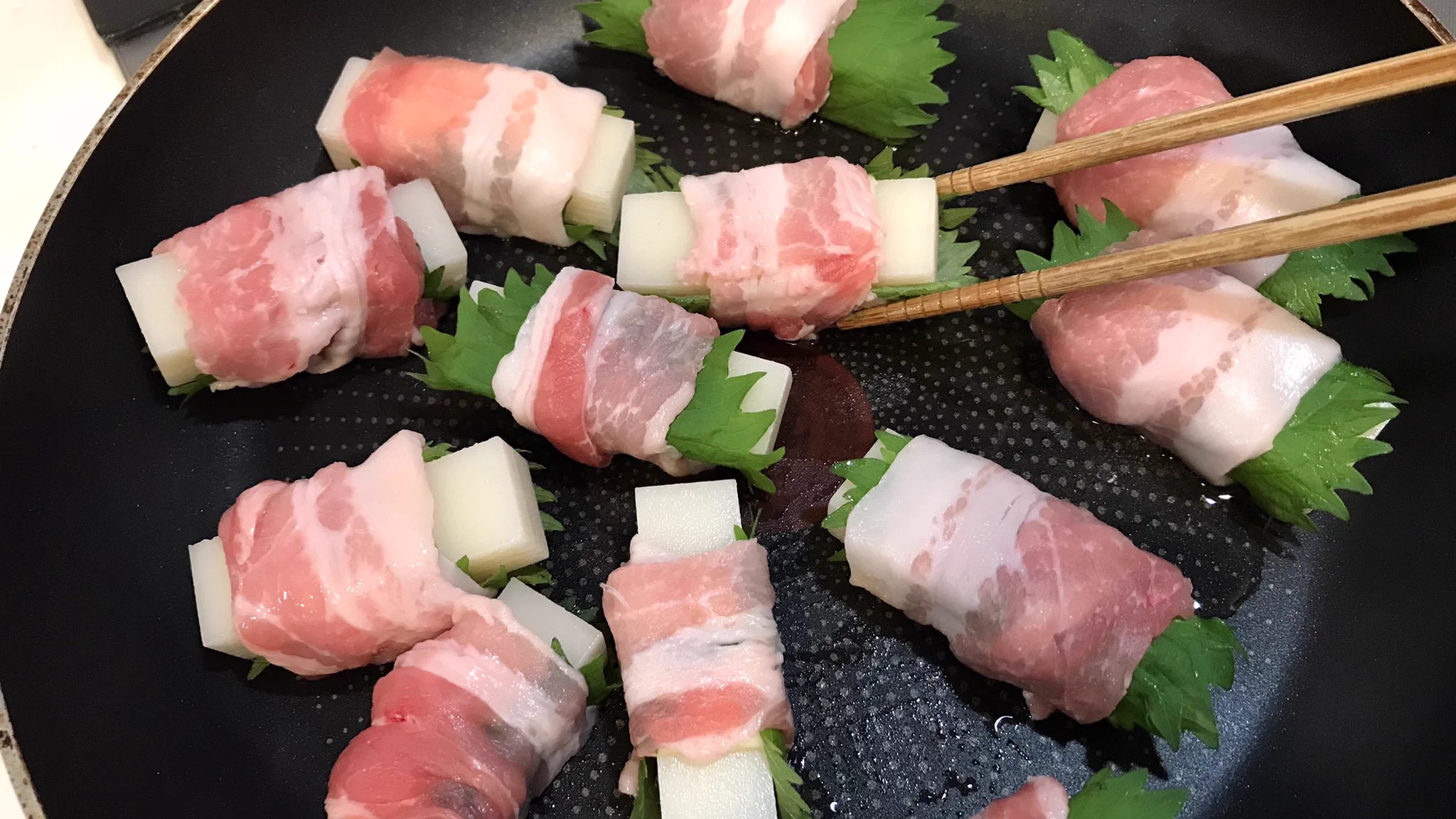 お正月に余りがちな『お餅』が絶品料理に大変身！『照り焼き餅チーズシソ豚』
