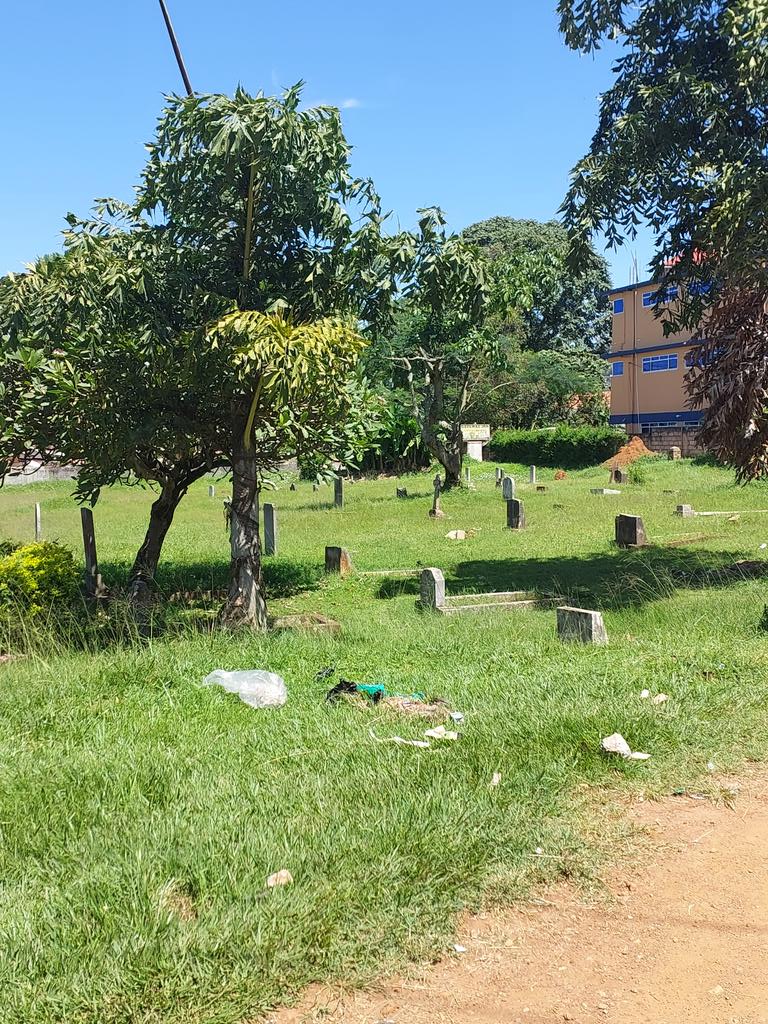 KiberuJimmy's tweet photo. Stopped by #WarCemetry in Entebbe and lone international airport. Neglected ruin!As a tourist town with the old airport made famous by the 1976 Israel raid and of touristic interest to #Commonwealth site should be spruced up to add to Entebbe attractions @LillyAjarova @UKinUganda https://t.co/uU05xJ7tQ7