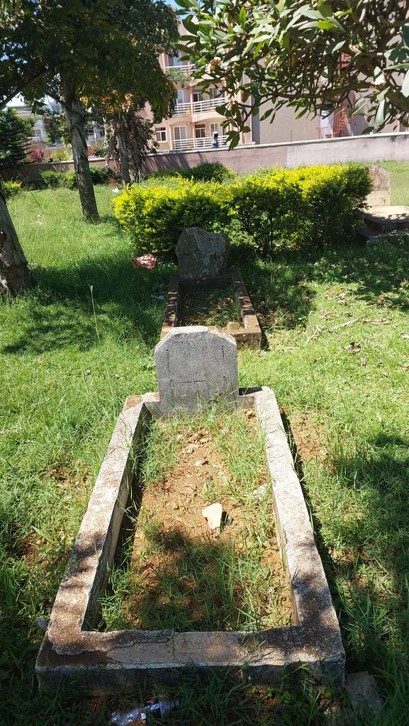 KiberuJimmy's tweet photo. Stopped by #WarCemetry in Entebbe and lone international airport. Neglected ruin!As a tourist town with the old airport made famous by the 1976 Israel raid and of touristic interest to #Commonwealth site should be spruced up to add to Entebbe attractions @LillyAjarova @UKinUganda https://t.co/uU05xJ7tQ7