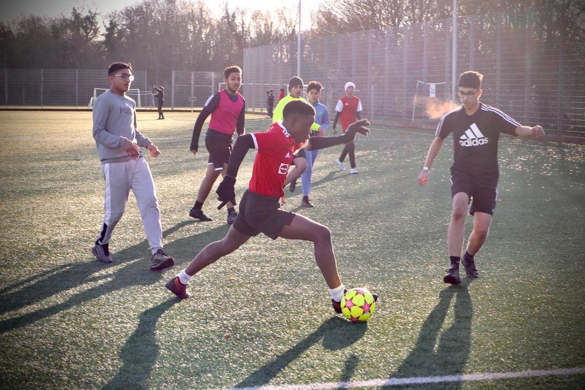 AtfalUK's tweet photo. Atfal show off their athletic skills at the Atfal Sports Day! From running races to playing football, these young athletes are having a blast and showing great sportsmanship! https://t.co/PpkzoXE60O