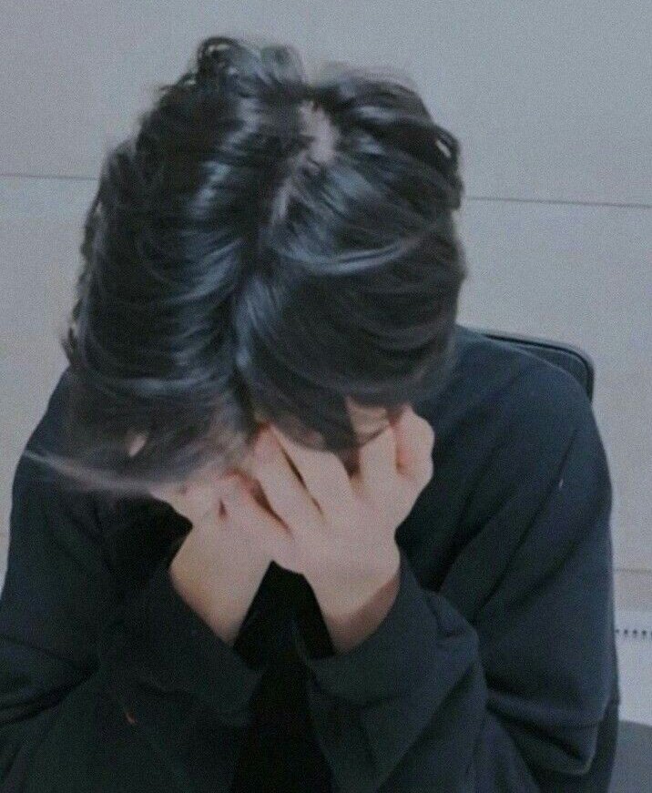 assertwice's tweet photo. Udah pulang, mandi terus makan, malah lupa airpodsnya ketinggalan di kampus. https://t.co/tMfVy7qK95