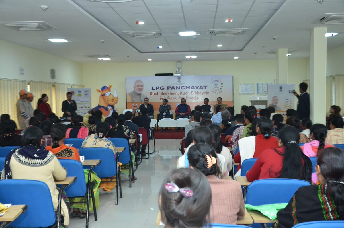 PesoNagpur's tweet photo. @DPIITGoI, @CimGOI ,@SomParkashBJP,@PMOIndia,@DrJitendraSingh Shri P Kumar, Chief Controller of Explosives PESO Nagpur as a Chief Guest addressing LPG Panchayat in North East https://t.co/rYHrBNuyaF
