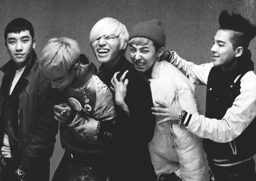 lhviiiviii's tweet photo. «Someone once said: «Nothing lasts forever»
No. Some things last... Forever...» – Daesung, 2023

😭😭😭😭😭 my boys https://t.co/17F37uYTBk