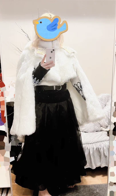 去年から作ってたアウターできたから見て!!!!かわいい!!けどファンタジー過ぎちゃった!!!ボリューム感がすごい…あと抜け毛…でも作れたことが嬉しい〜 