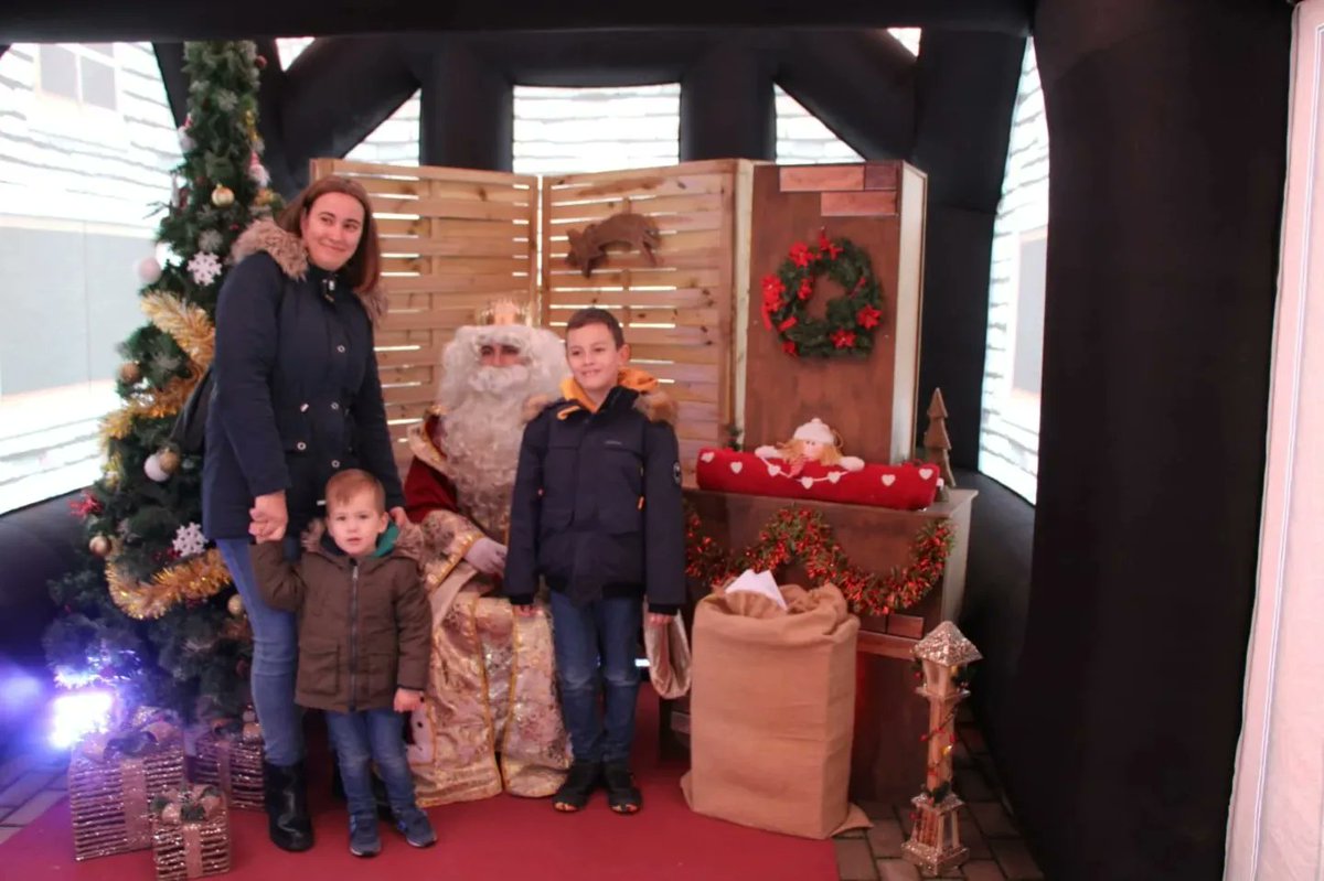 Arganda_Ayto's tweet photo. El Rey Melchor estará hasta las 14:00 horas en la Plaza de la Alegría dentro de su recorrido por distintos lugares de #Arganda para recoger las cartas de los más pequeños. Junto a Melchor y sus pajes hay hinchables, pintacaras, talleres y un decorado navideño #NavidadenArganda https://t.co/Ixc3VNxrDT
