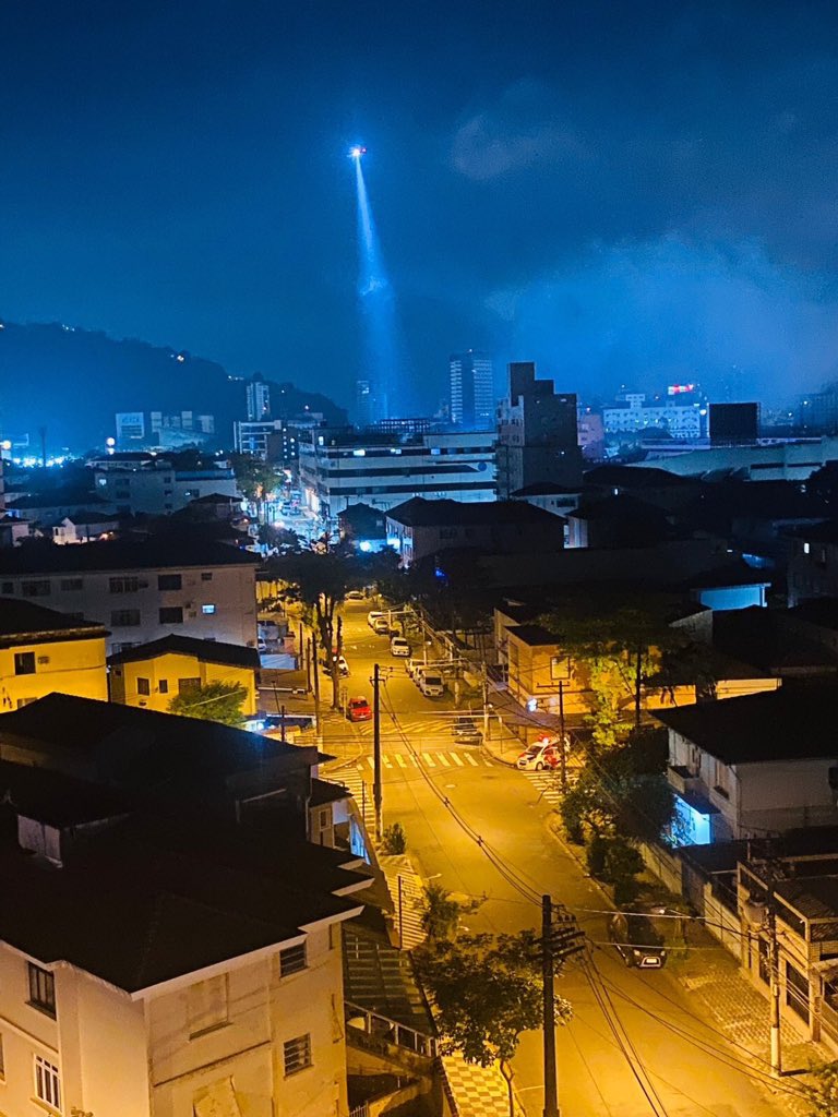 VilaSantastica's tweet photo. Se faltava algum ser neste planeta que não conhecesse a "Vila Mais famosa do mundo"...@pele apresentará de vez  na sua despedida ! https://t.co/kfAhtmyxZA