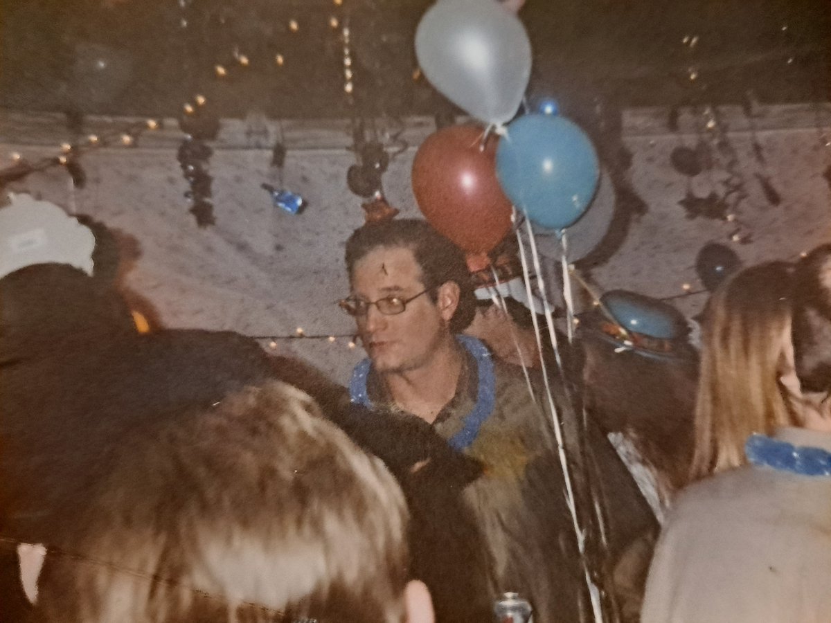 alucardh2000's tweet photo. @schafferwnep GREETINGS Mr Shaffer &amp; a HAPPY NEW YEAR. I hope you might rem a NYE Party in garage 2002/03, I was thr &amp; saw YOU &amp; Julie.  Missed her in pic, I still got pic. Also met you 2 at DUGOUT,S. Webster Av. Was GR8 meeting both. https://t.co/jsi35ihCnn