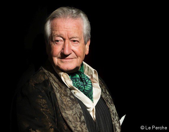 Avec sa silhouette d’une impeccable élégance, sa diction travaillée comme une dentelle et un regard qui pétillait, Jacques Sereys a illuminé les planches de son talent pendant 70 ans. Sublime interprète de nos émotions, son nom restera à jamais relié à la Comédie-Française.