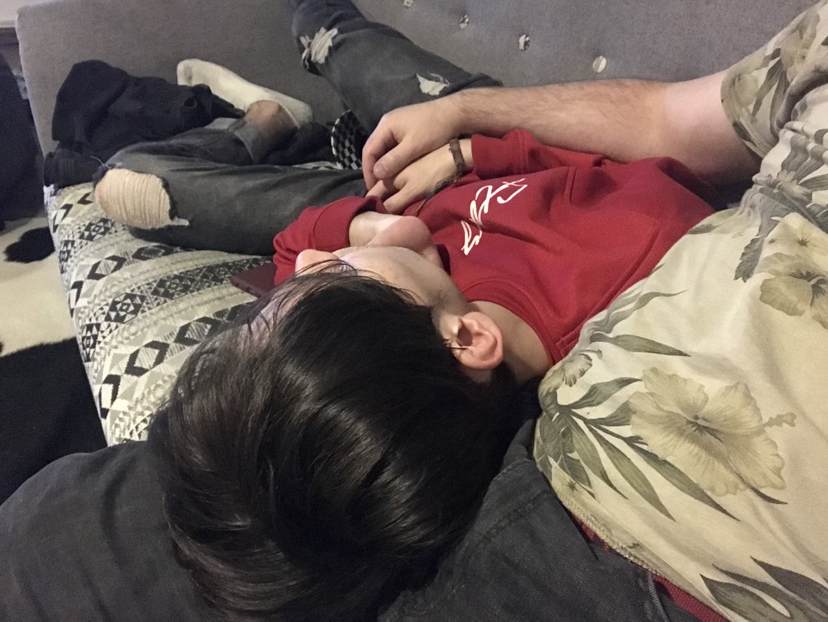 MichaeldeVriesX's tweet photo. Three weeks ago I lost someone very close to me. I'm struggling to come to terms with it and my head has been a mess since. I have so many regrets ... I wish I could just turn back time. 

I love you little puppy and I miss you so much 😢 I miss your hugs, I miss your smile. RIP https://t.co/aGLbWbEagm