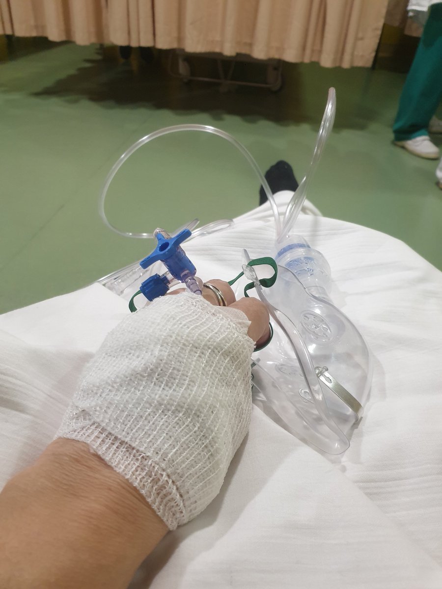 Muchísima infección respiratoria en urgencias, yo incluida, pero la #SanidadMadrileña sigue sin fallarme.
Sólo 15 min de espera para triaje y, enseguida, debidamente atendida durante 4 h.
#RamonYCajal ❤