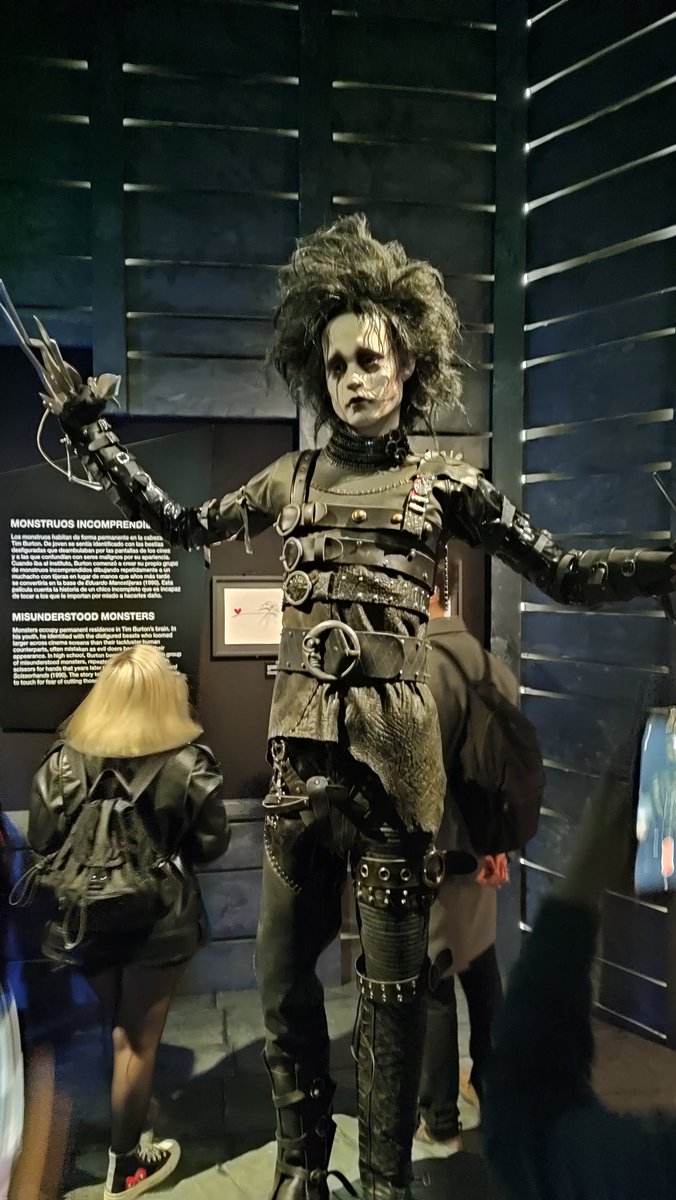 Xonhel's tweet photo. #TimBurtonellaberinto @timburton https://t.co/87h812fUzu