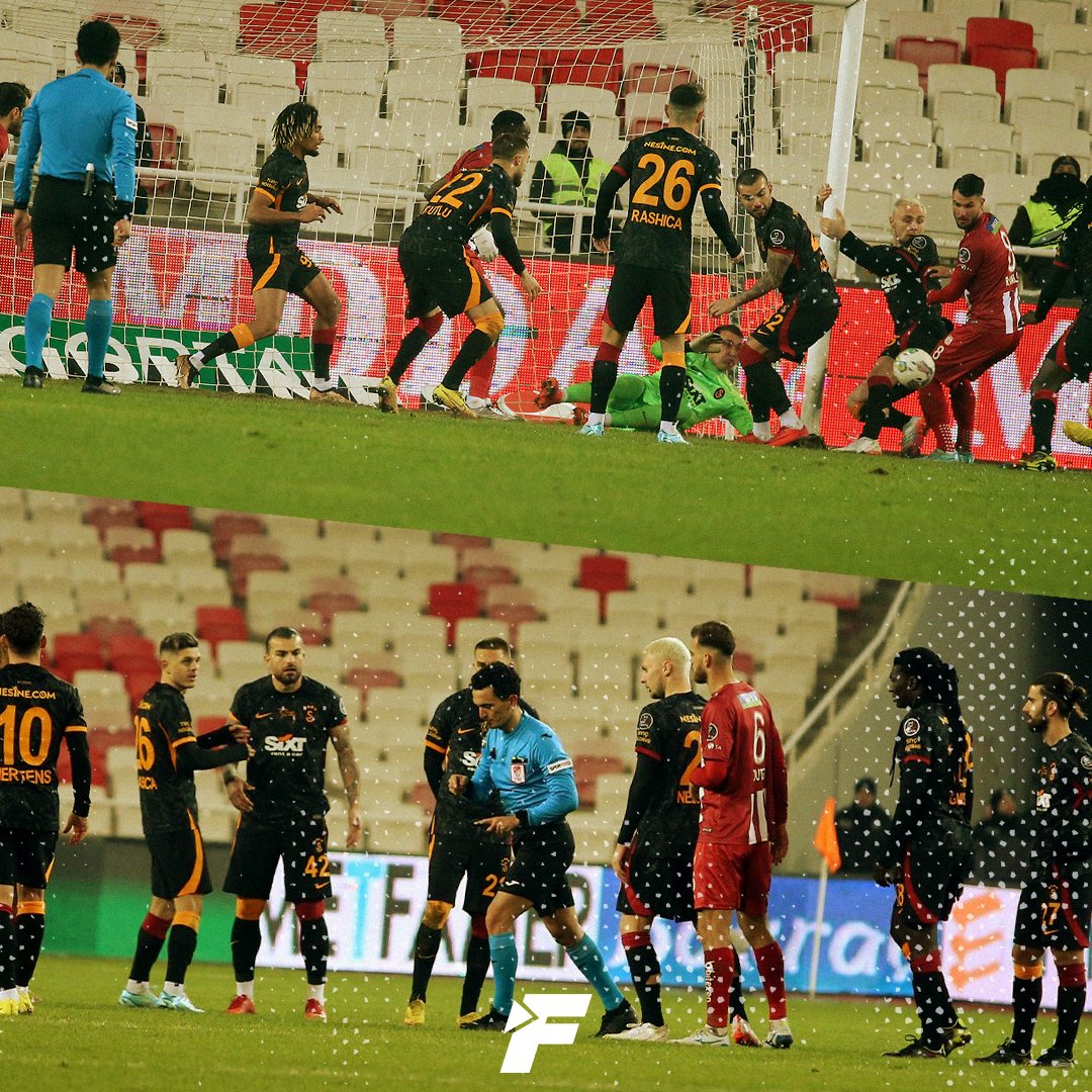 fanatikcomtr's tweet photo. ❓ Sivasspor - Galatasaray maçı kural hatası gerekçesiyle yeniden oynatılmalı mı?

✅ Evet
❌ Hayır https://t.co/soEfXxqjYJ