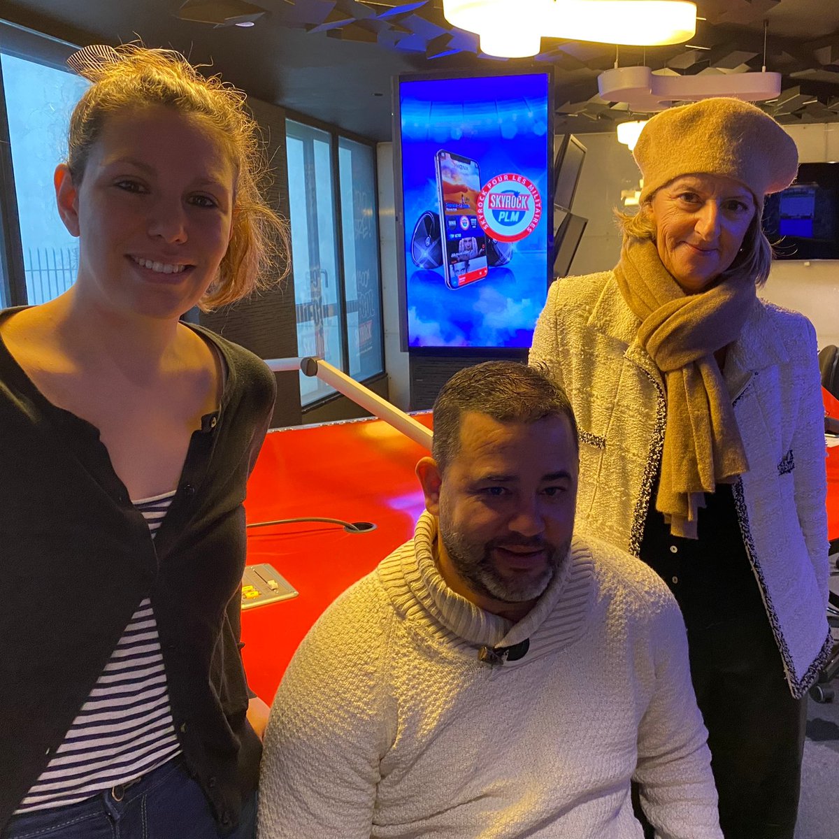 Skyrock_PLM's tweet photo. 🚨 Ce soir on sera avec Mercedes Crépin, présidente de la Fédération Nationale des Blessés des Armées (#FNBA), et avec Vincent, blessé depuis 2001, qui en est l'un des membres fondateurs 😀🇫🇷

RDV vers 18h15 📲 https://t.co/sDTCsZx0zZ https://t.co/b8jDyvgUY9