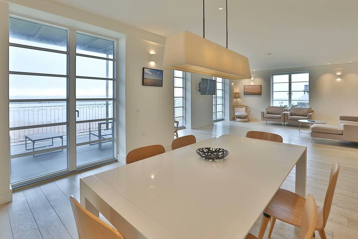 WeAcceptPets's tweet image. The Chalet in Saunton is an exclusive apartment hotel with luxury apartments and a penthouse. All of which welcome pets and families.
weacceptpets.co.uk/Devon/7478 
#Saunton #Croyde #Devon #Apartment #SelfCatering #Penthouse #DogsWelcome #SauntonSandsBeach #Exclusive #Woolacombe