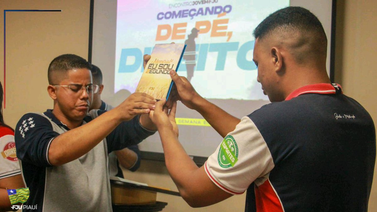 fjupiaui's tweet photo. Esse ano vai ser extraordinário!! Mais é você que decide estar caído ou de pé. (mais tem que ser direito😉)
E para fazer direito é preciso se esforçar e confiar em Deus!

Esse foi só o primeiro encontro jovem do ano!! tem muito mais para acontecer🤩

#VemPraFJU #FJUPI https://t.co/mSqVo44VaZ