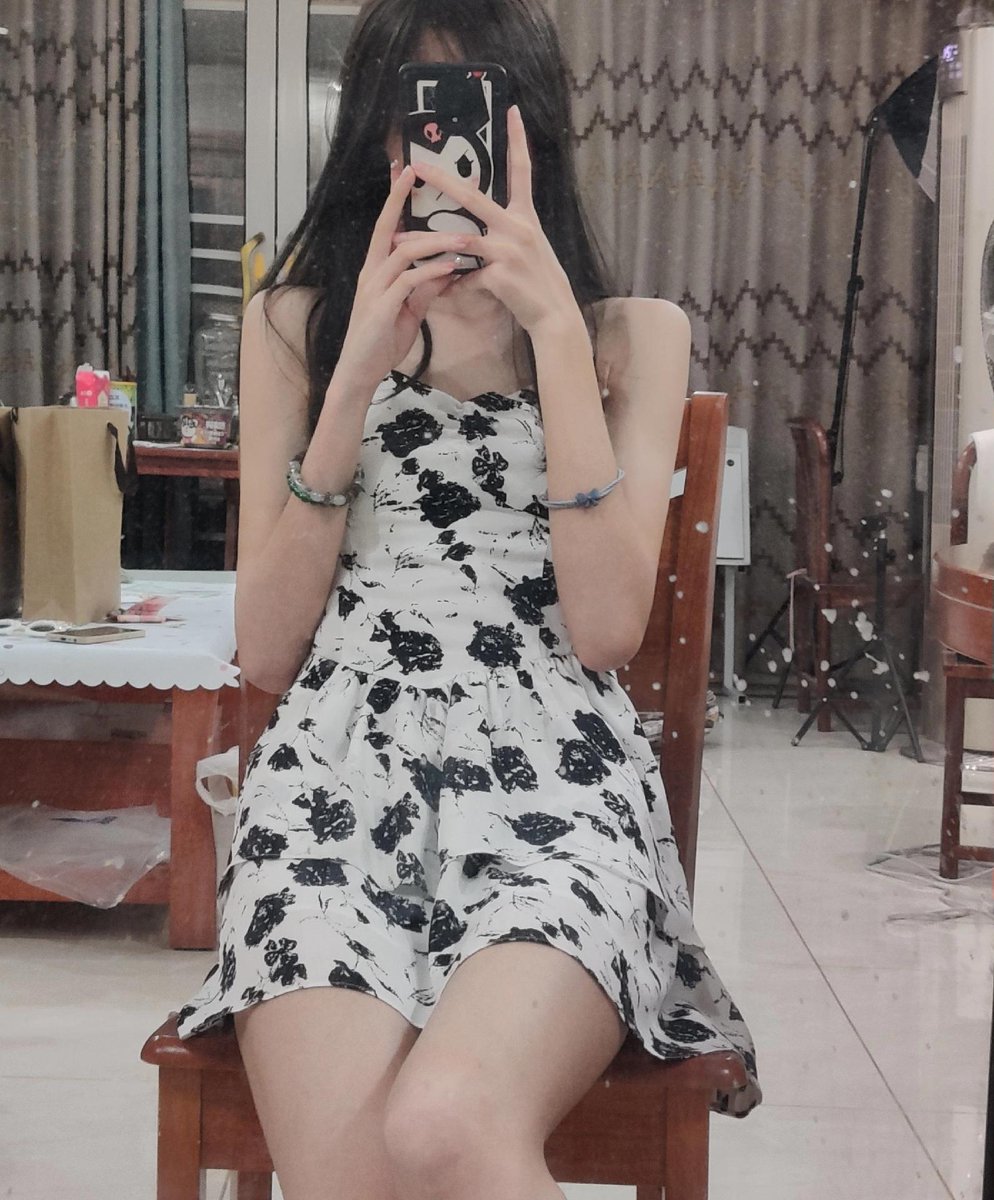 yahuibb's tweet photo. 哥哥喜欢操我还是闺蜜～～ #反差
#母狗 #后入 #对着镜子操 #中出 #高潮 #内射 #肉便器 #闺蜜 #女仆装 #意淫 #性幻想 #性瘾 #女高中生 https://t.co/qAWceGCDva