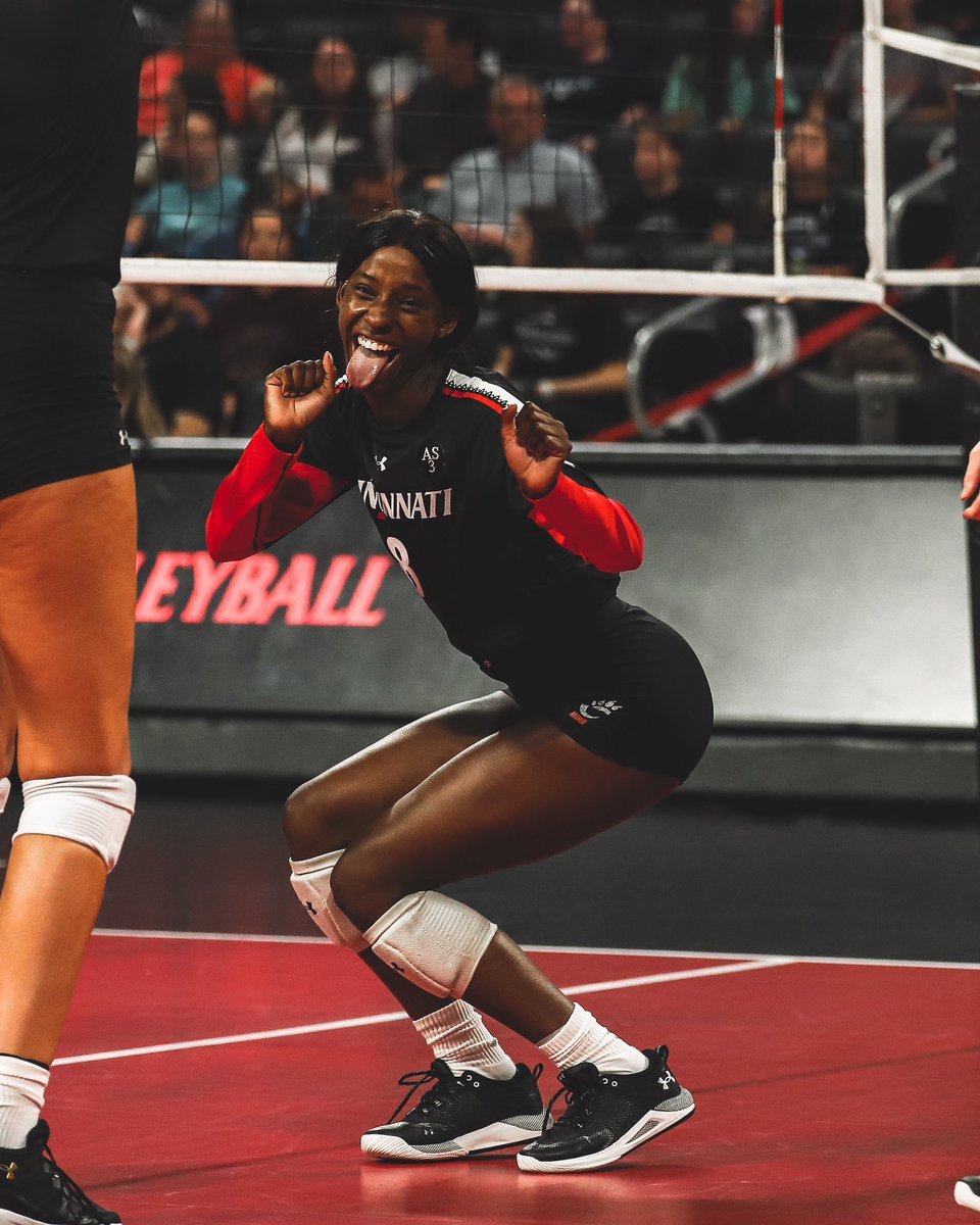GoBearcatsVB's tweet photo. Birthday Mood 🥳 HBD @ligiawilliamss!

#Bearcats https://t.co/PqtAAArzkG