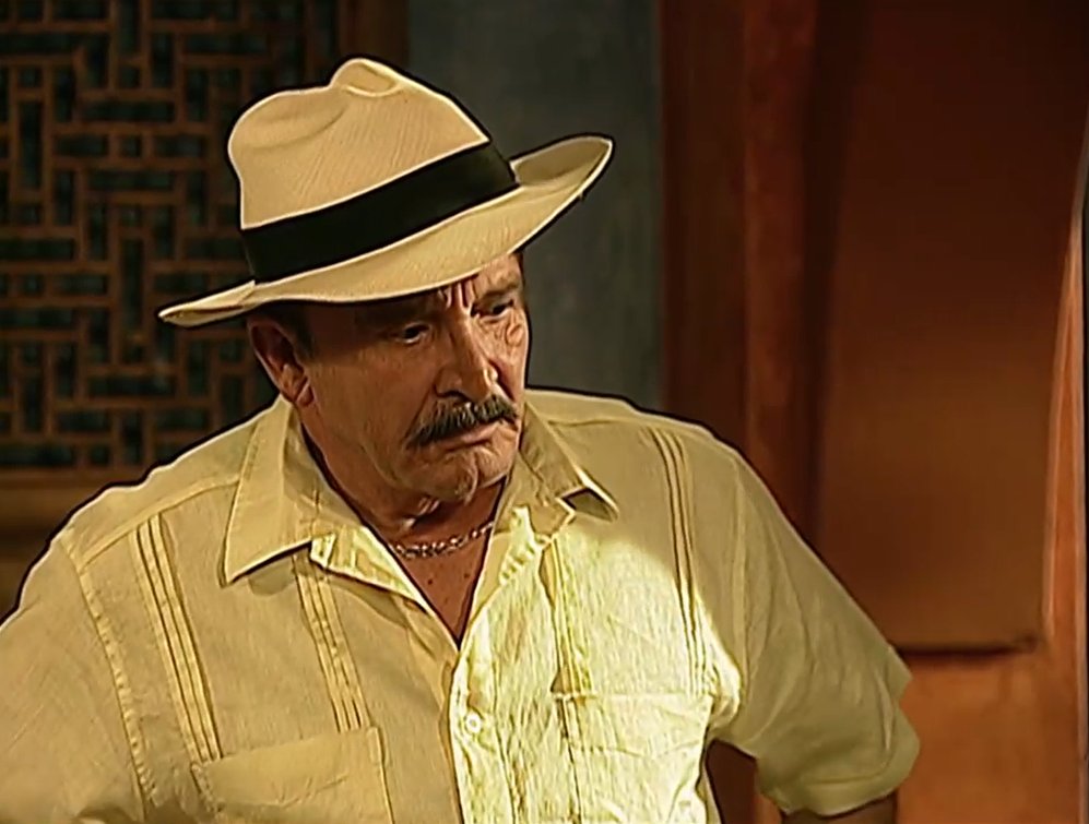 xLaTormenta's tweet photo. #LaTormenta #LaTormentaNova #LT16 Enrique se apodera del machete de Santos para usarlo en el asesinato de don Ernesto. https://t.co/N7Oe8CaSmE