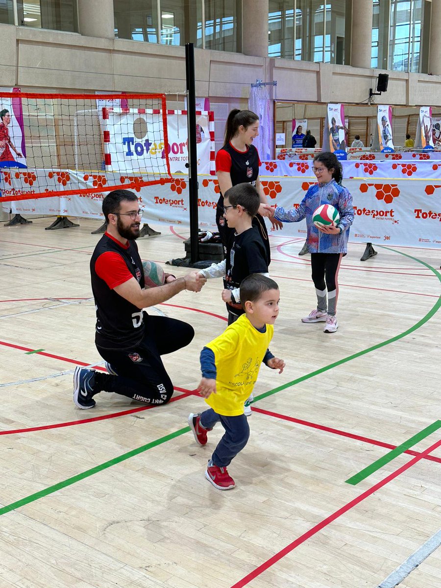 VoleiSantCugat's tweet photo. Avui comença #TotEsport, l'espai lúdic esportiu per a infants i joves esportistes. Ens trobareu al Pav 2, estand 11 on podreu fer un tast de diferents habilitats del voleibol. El dia 4 a les 17:00 taula rodona amb @RafaRuhe i @anna_newsome1 i a les 18:30 entrenament de l'equip SL https://t.co/FZOFRx2eEU