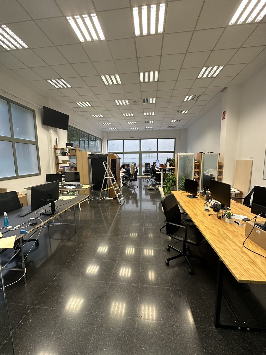 joalavedra's tweet photo. Happy New Year everyone 😃 

If you’re in Barcelona, come co-work with @openfortxyz at our space! Excited to meet new friends and builders 🫡 https://t.co/P1zkJRk8Kk