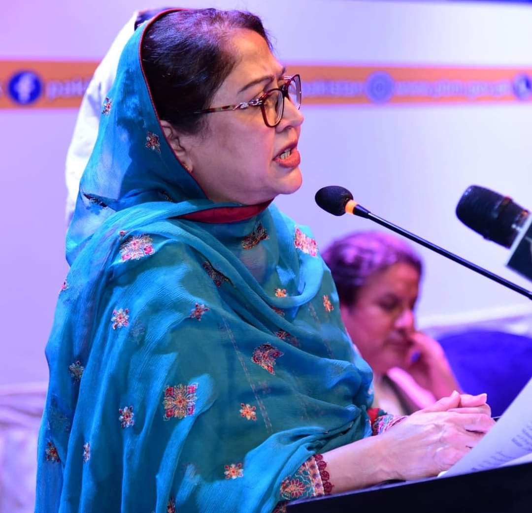 ChangShujait's tweet photo. Great Leader Mohterma Faryal Talpur 
@FaryalTalpurPk https://t.co/fzIUvX96lW