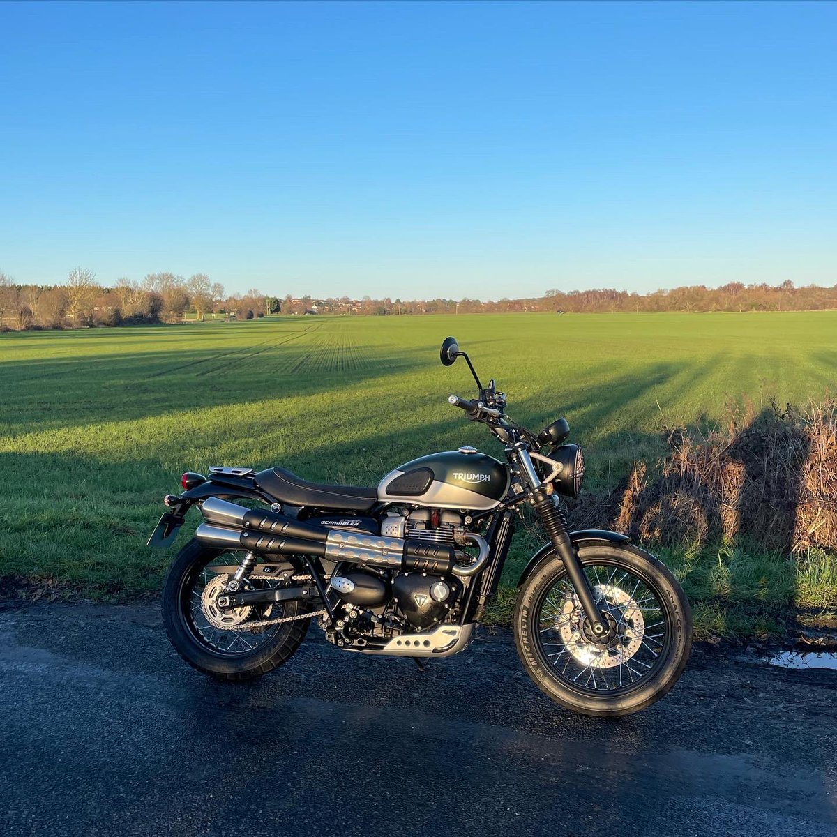 john_prater's tweet photo. Didn’t get out yesterday but managed a chilly few miles today which is a good start to 2023, hopefully a few miles during the year will follow ✊🏼✊🏼👍🏽 #2023NewYear #2023ride #triumph #scrambler https://t.co/XpZ1XTZxcG