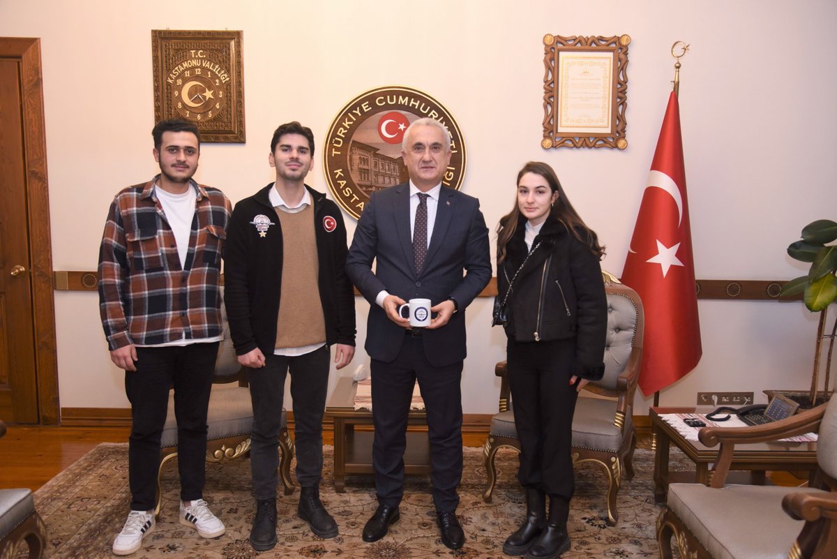 📌 Kastamonu Sivil Havacılık Derneği Başkan Yardımcısı Seçkin Budanmış ve yönetim kurulu üyeleri Valimiz Sn <a href="/Valiavnicakir/">Avni Çakır</a>'ı ziyaret ederek dernek faaliyetleri  hakkında bilgi verdiler.