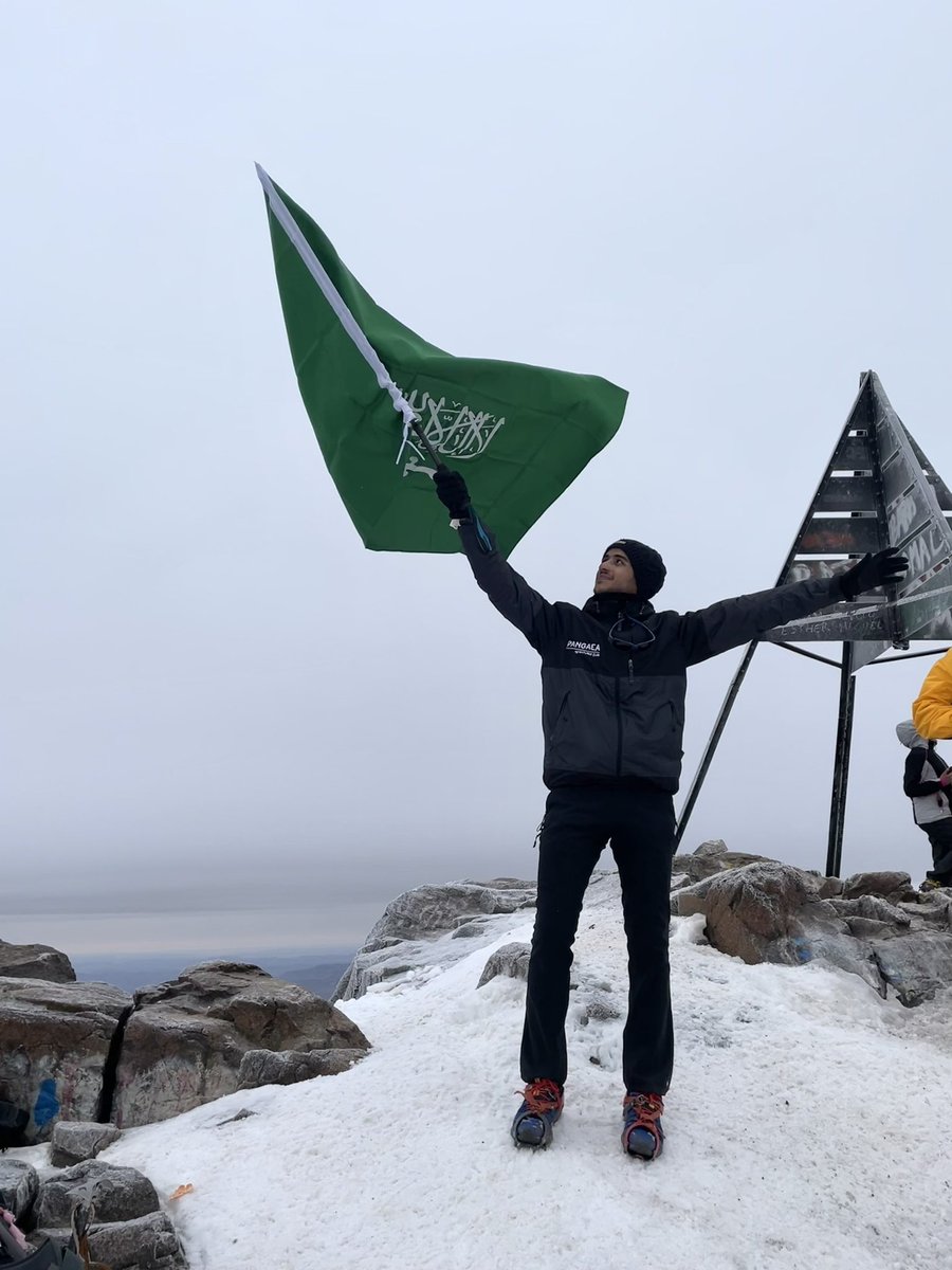 malgelaish's tweet photo. Summited Toubkal Mountain at 4,167m,the highest summit in Atlas Mountains!

What an achievement to end the year!

#2022 you was beautiful ❤️ https://t.co/HYcn3FvvsZ