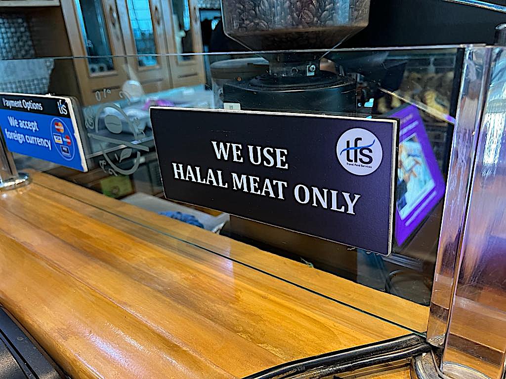 fran-ois-gautier-on-twitter-hindusunderattack-mumbai-airport