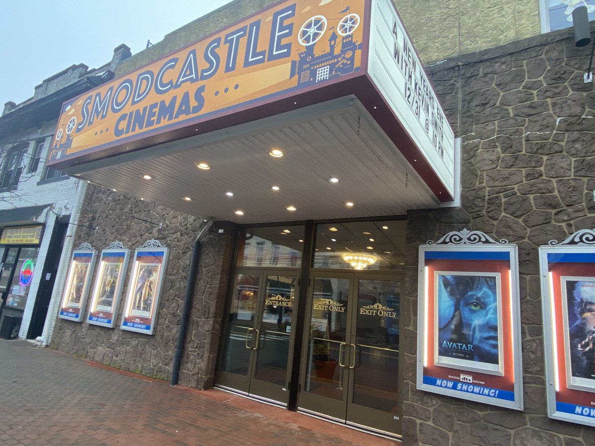 imageboxentert1's tweet photo. New Year’s Eve night was AMAZING!!! An evening with Kevin Smith!!  This is smodcastle cinemas. @ThatKevinSmith your the reason I’m in PR- video editor!! https://t.co/h8h3uh5mHQ