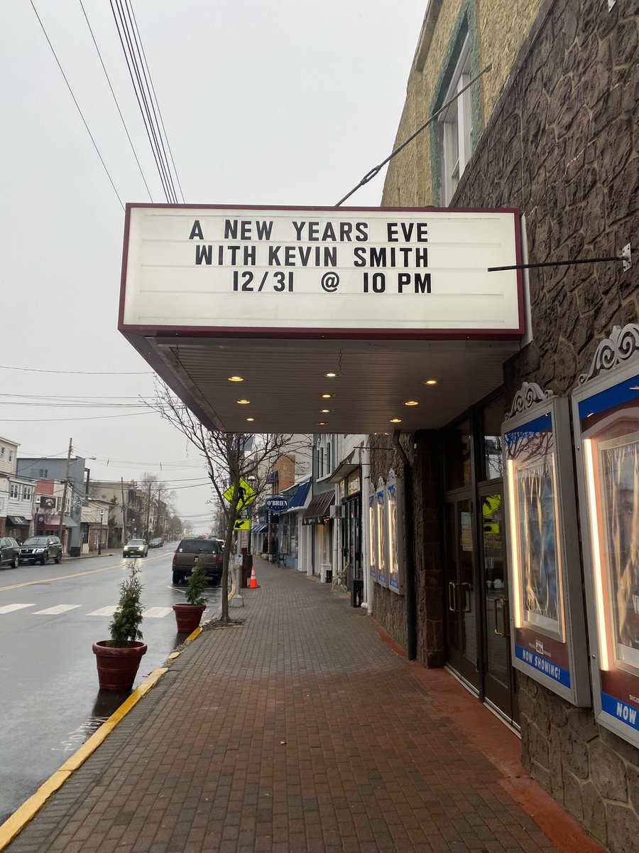 imageboxentert1's tweet photo. New Year’s Eve night was AMAZING!!! An evening with Kevin Smith!!  This is smodcastle cinemas. @ThatKevinSmith your the reason I’m in PR- video editor!! https://t.co/h8h3uh5mHQ
