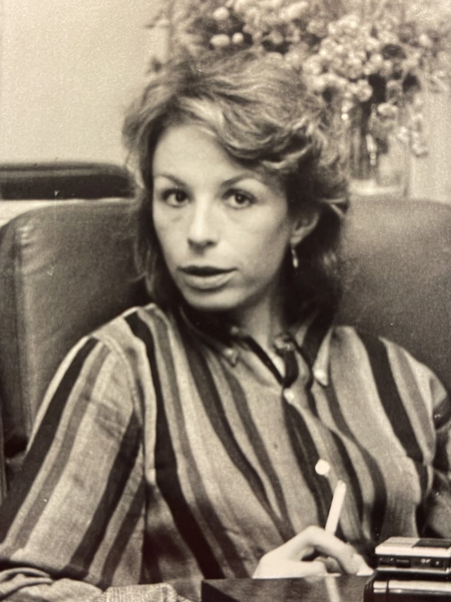 Enthoven_R's tweet image. Catherine David était un écrivain lumineux, une grande journaliste (qui fit, avec d'autres, les beaux jours de @lobs),   une pianiste remarquable, une âme sans mauvais sentiments. C'était aussi notre mère (@judith_beller). Et tous ceux qui l'ont connue vont la pleurer.