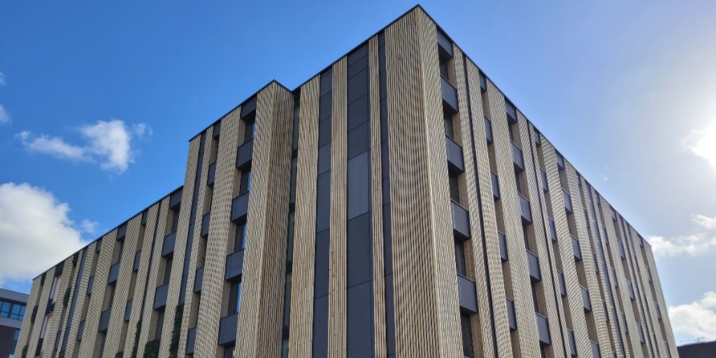 Accoya's tweet photo. The Netherlands is the home of Accoya, used here to clad a hotel near Rotterdam airport. Accoya is stable, durable, and the most sustainable choice, decorated with plants to give guests a natural and friendly welcome. https://t.co/Z3jzqr0F4F
#Accoya #AccoyaWood #AccoyaCladding https://t.co/wwp6BGYkrw