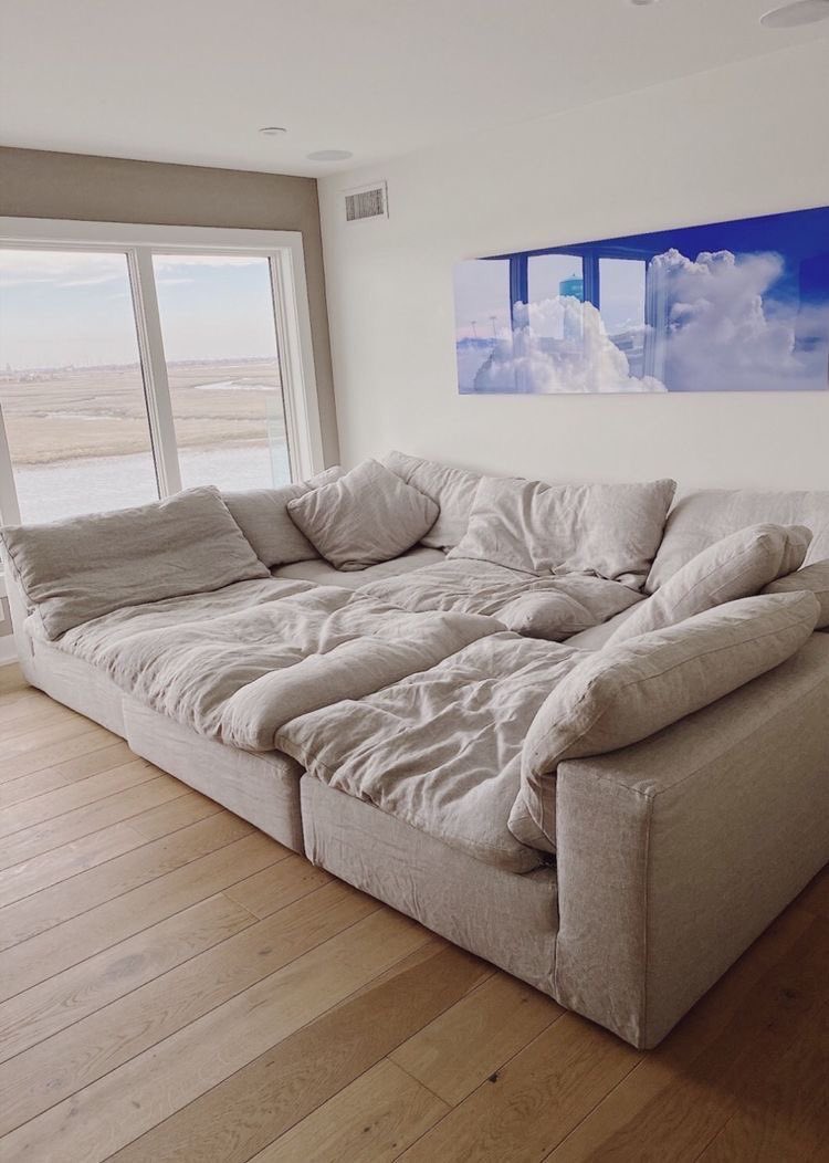 INTERIORBYHUT's tweet photo. I NEED this oversized sofa in my life https://t.co/htq3bXaPTW