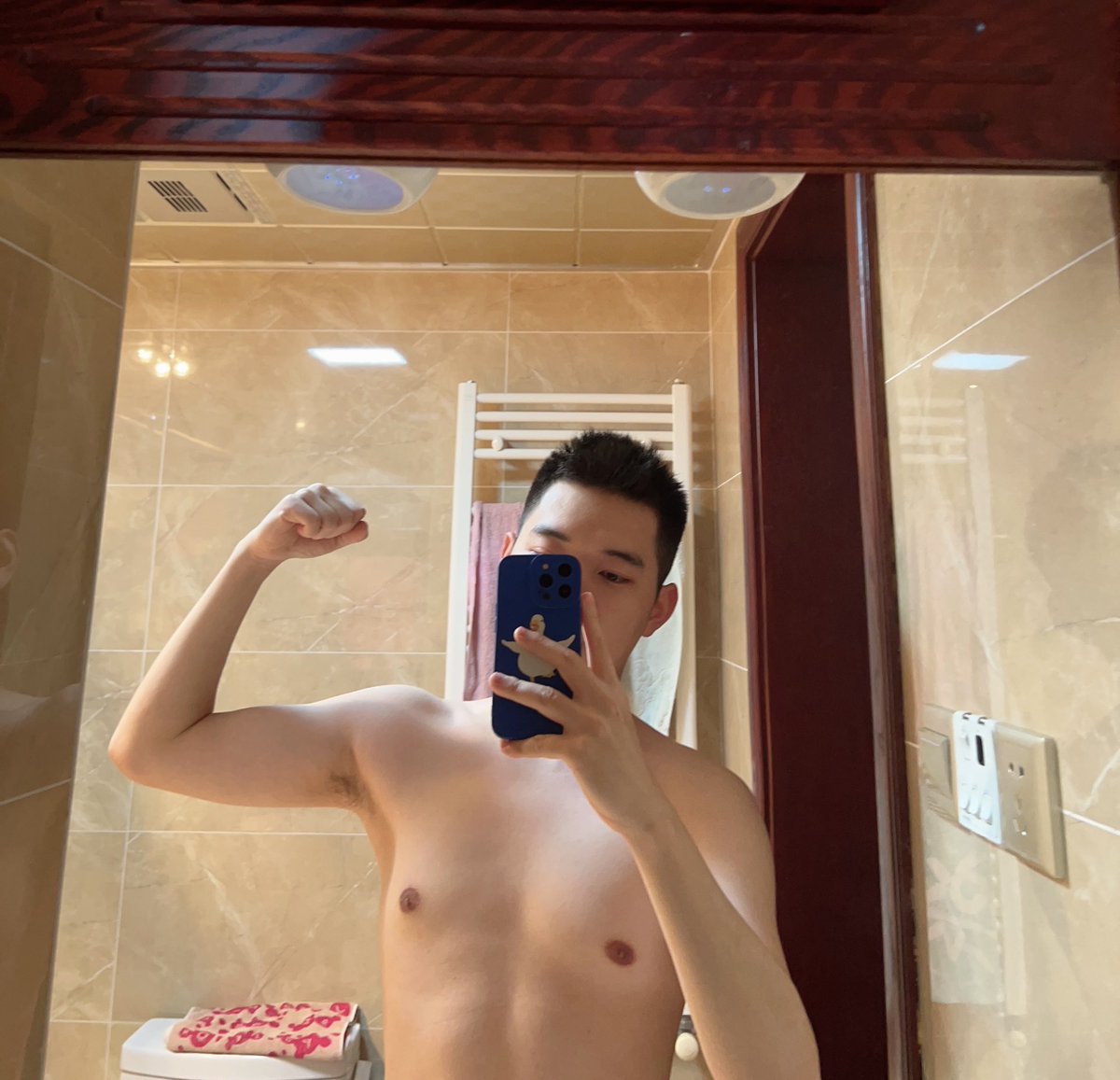 ZHM823's tweet photo. 阳完之后，肌肉狂掉 https://t.co/7gSCUbBtsZ