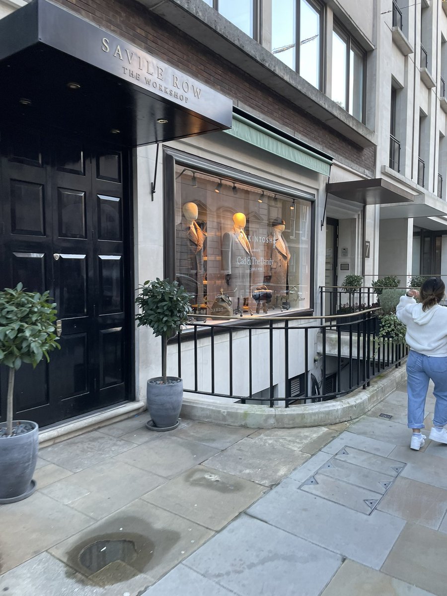 SattyLuther's tweet photo. #BankHolidayMonday #sales #savillerow #London https://t.co/IJkZHw1TUB