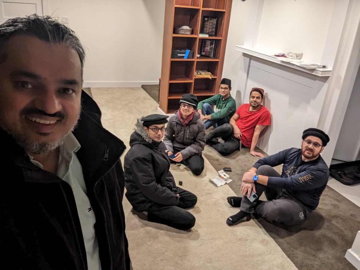 official_jamaat's tweet photo. Happy new year to all our fellow canadians. May this year be filled with love and blessings for all of us. Youth of Ahmadiyya Muslim Jama'at NL came together to start the new year with early morning prayers and collecting garbage from Topsail Road. @TownofCBS @ahmadiyyacanada https://t.co/fqiVsjFj7z