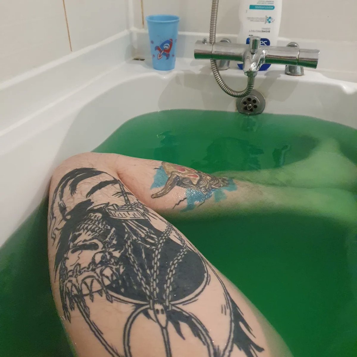 DirtPunk's tweet photo. I love my bath time 
#bisexuality  #bisexualityisvalid #onlyfansnewbie #onlyfansaccount #onlyfansuk #onlyfanspages #onlyfansman #onlyfanscreators #piercingsandtattoos #onlyfanscreator #onlyfansinbio #piercingsandtattoosboy #bisexualitypride #onlyfanspage https://t.co/pL4v5gRPLy