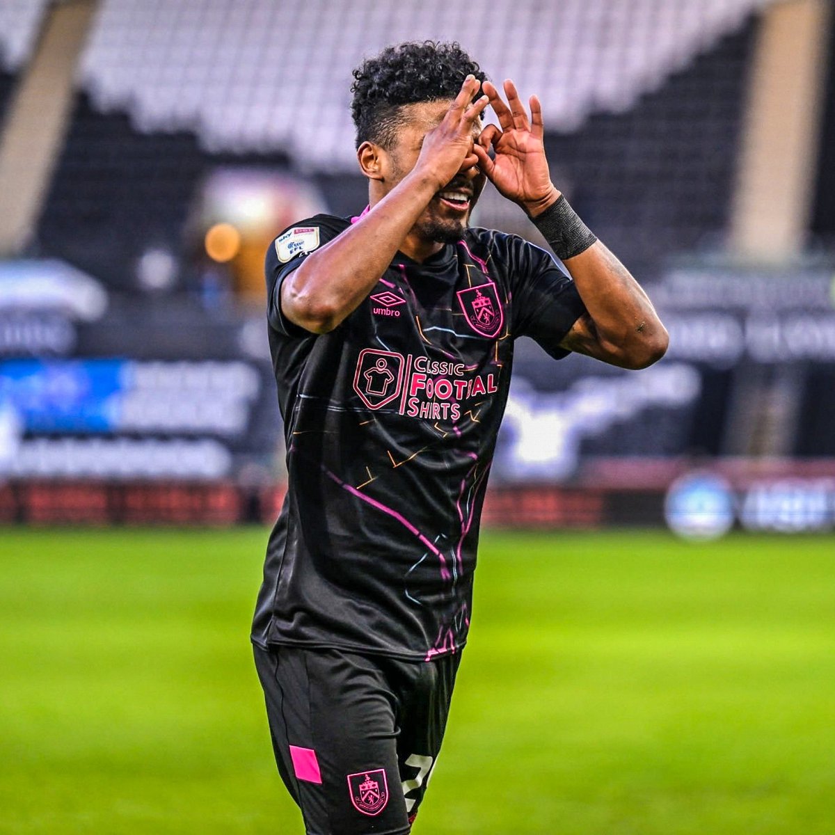 Ian Maatsen (20) is going to new levels under Kompany at Burnley. He bagged 2 goals today vs Swansea taking him up to 8 G+A from left-back this season. No defender has more goal contributions than him in the division! 🇳🇱⭐️