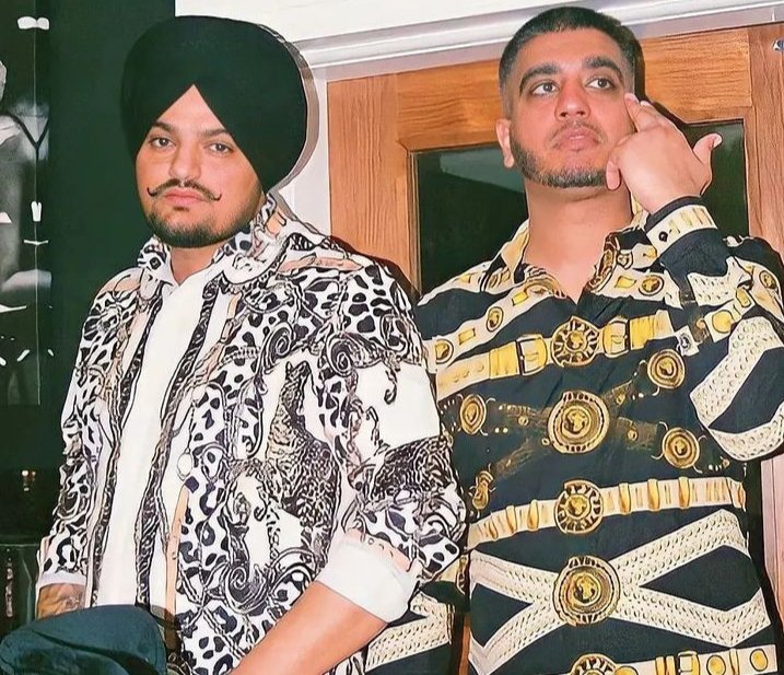 Jaswind66813610's tweet photo. #JusticeForSidhuMooseWala #WhyDelayingMooseCase
#SidhuMooseWala #Legend
Jinu apne hi lok nhi c jarde
Ohnu Hollywood vale follow krde
@iSidhuMooseWala @ReactHub @iBalkaurSidhu @PrankRoasted @BhagwantMann @CMOPb @PunjabGovtIndia @steelbanglez @burnaboy @stefflondon https://t.co/sjWVq0sMh6